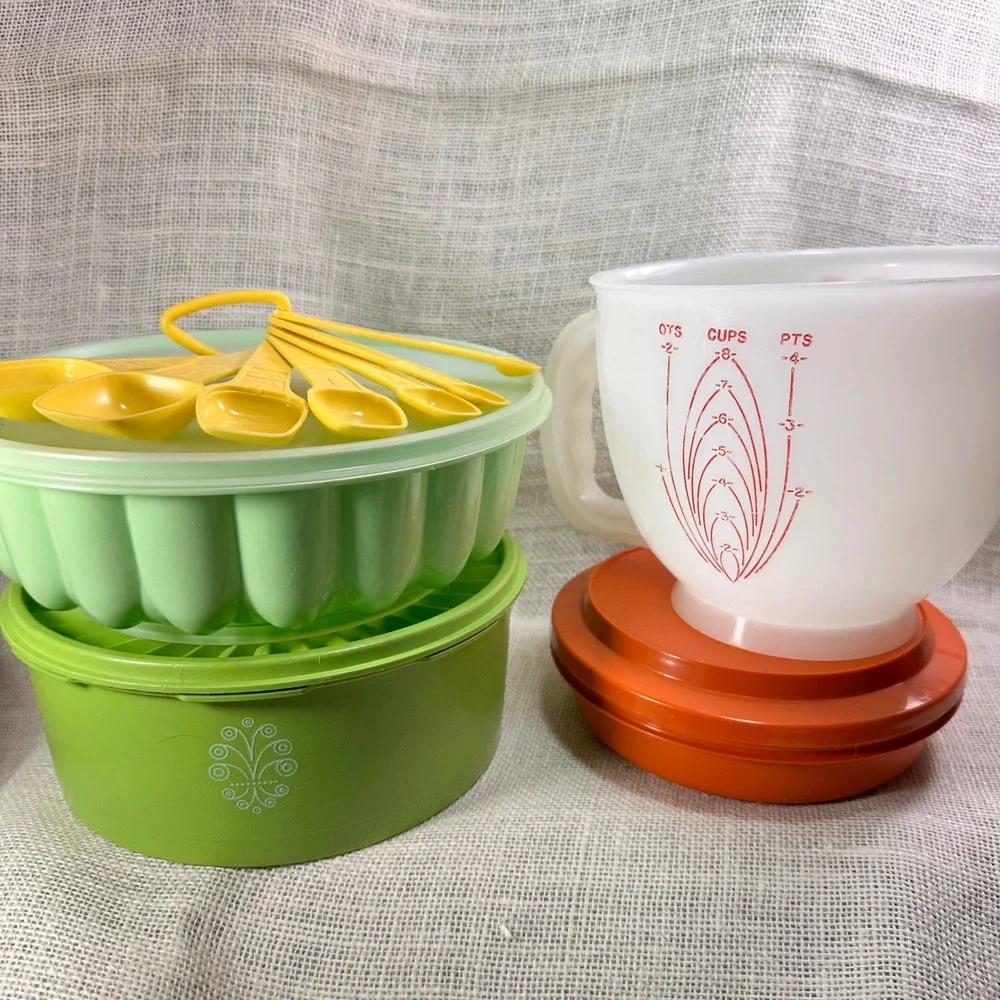 Tupperware Mix-N-Stor Measuring‎ Pitcher Spoons Storage Bowls Set Green 70s jelo